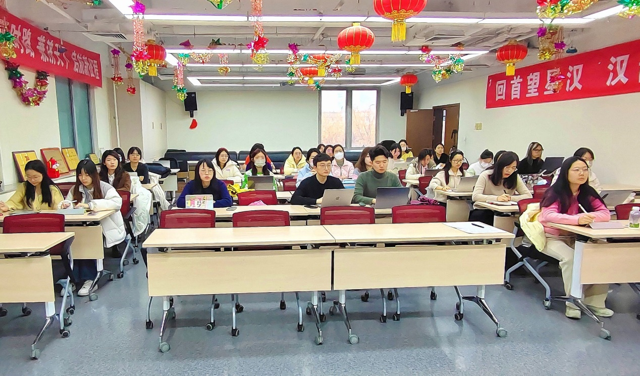 观看两会直播现场照片1.png
